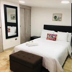 https://hermoso-apartaestudio-en-el-corazon-de-laureles.colombiamedellinhotels.com